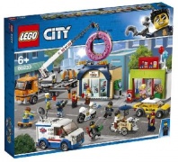 Конструктор LEGO City Town Открытие магазина по продаже пончиков от интернет-магазина Континент игрушек