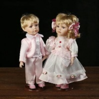 Кукла коллекционная "Парочка губки бантиком. Алиса и Захар" набор 2 шт 30 см от интернет-магазина Континент игрушек